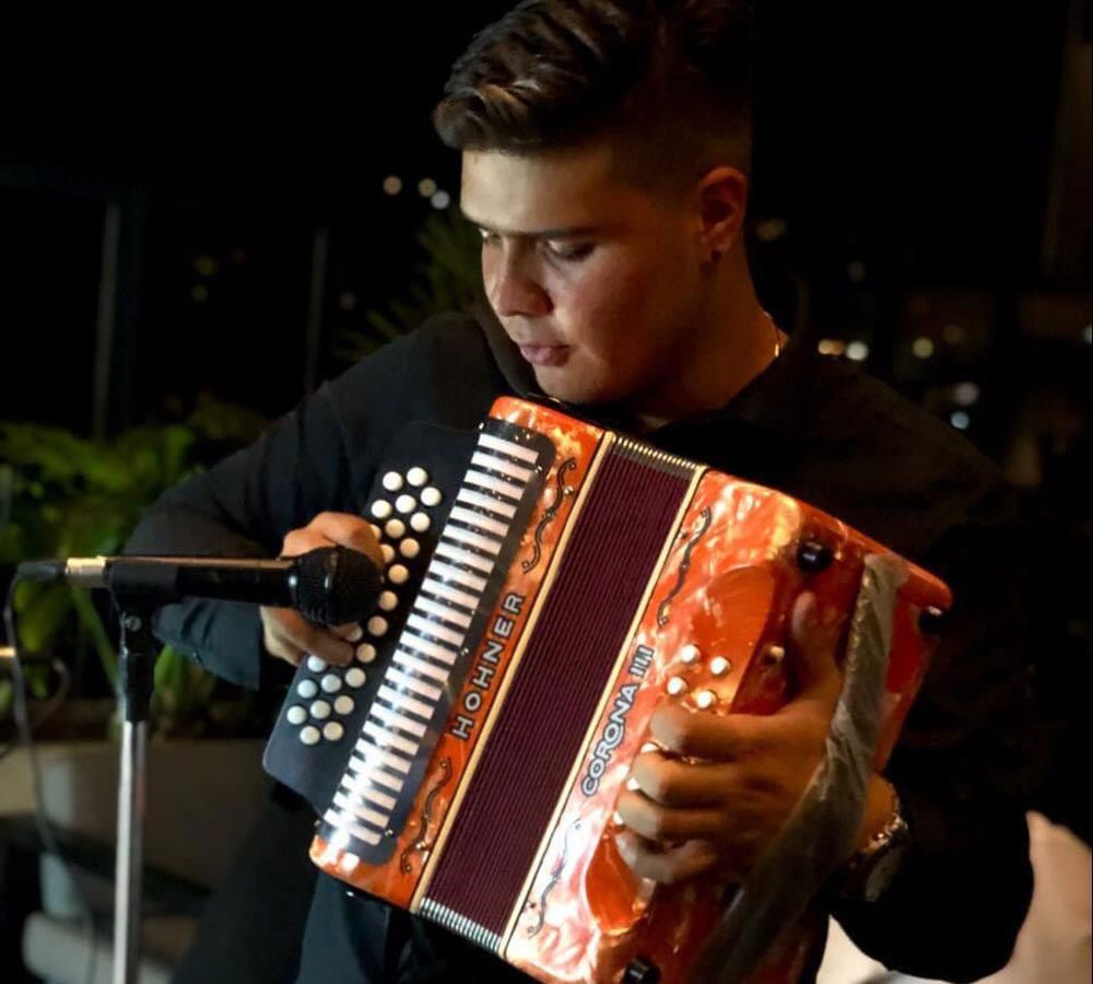 Acordeonero parranda vallenata en bogota